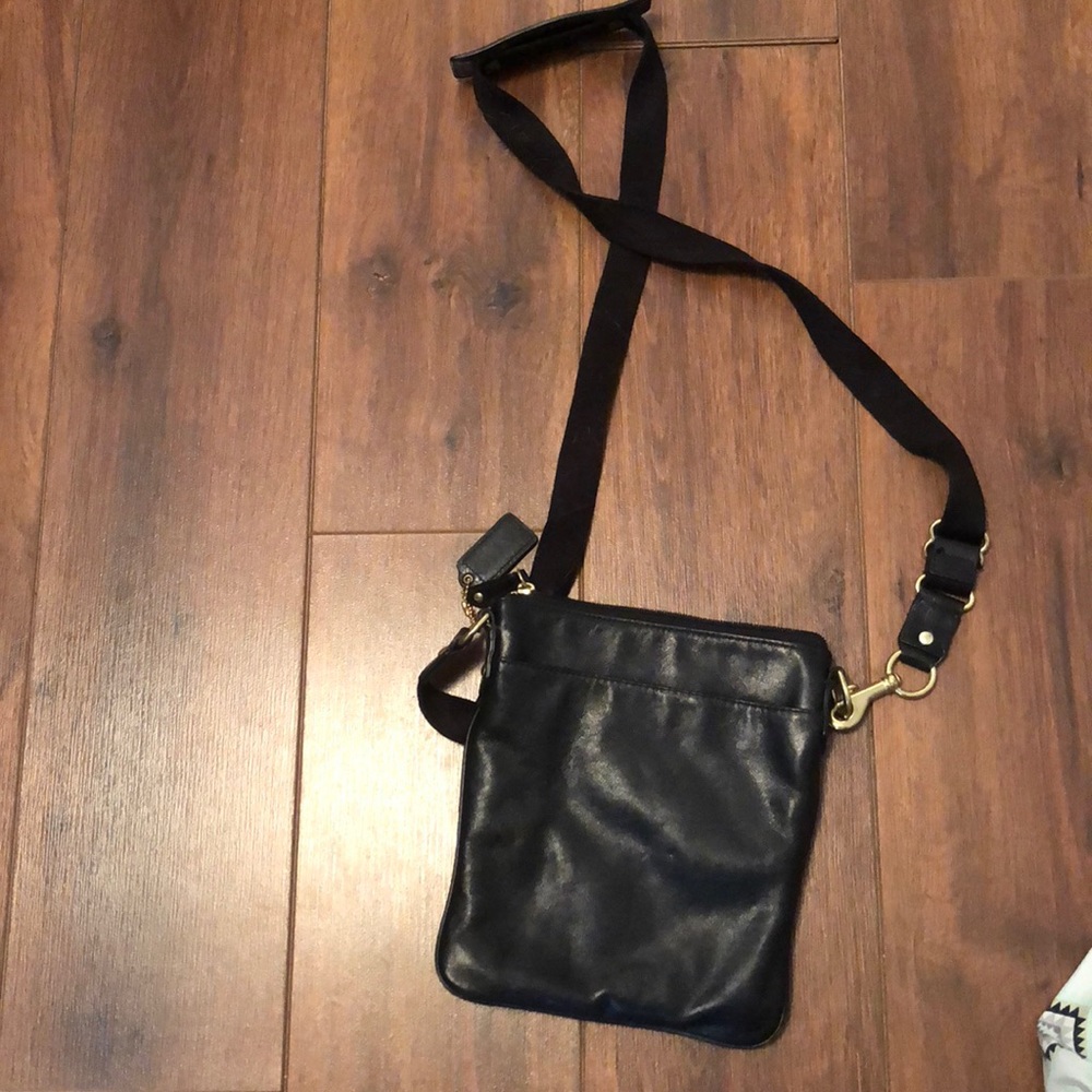 Used coach crossbody black style #44384 - Picture 4 of 8